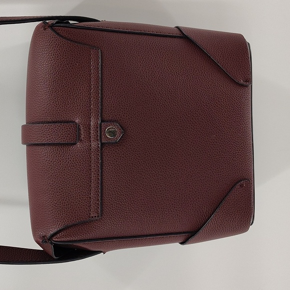 Sondra Roberts Squared Crossbody Burgundy Adjustable Squared Off Bag Pebbled - Picture 5 of 8